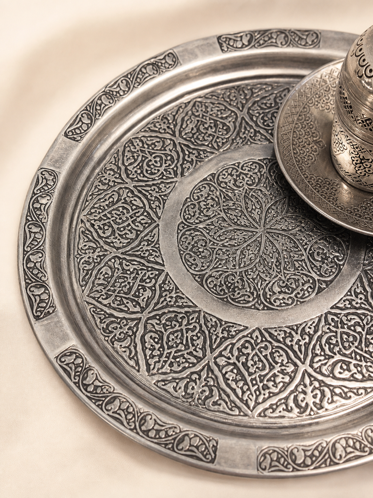 İşlemeli Bakır Kahve Sunum Seti - işçilik detayı