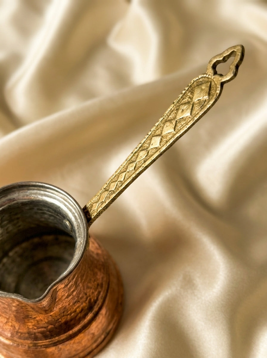 Türk Kahvesi Cezvesi - El Dövmesi Tombul Form Pirinç Saplı