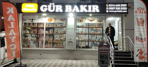 Gür Bakır eski mağaza ve bakır ürün vitrini
