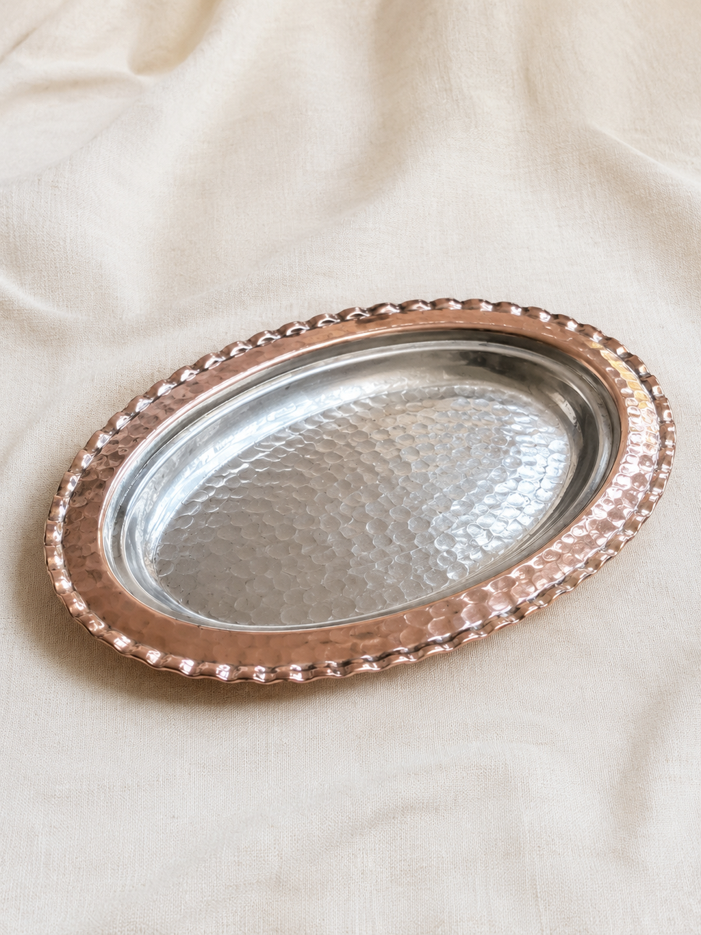 İşlemeli Oval Kalaylı Bakır Sunum Tabağı